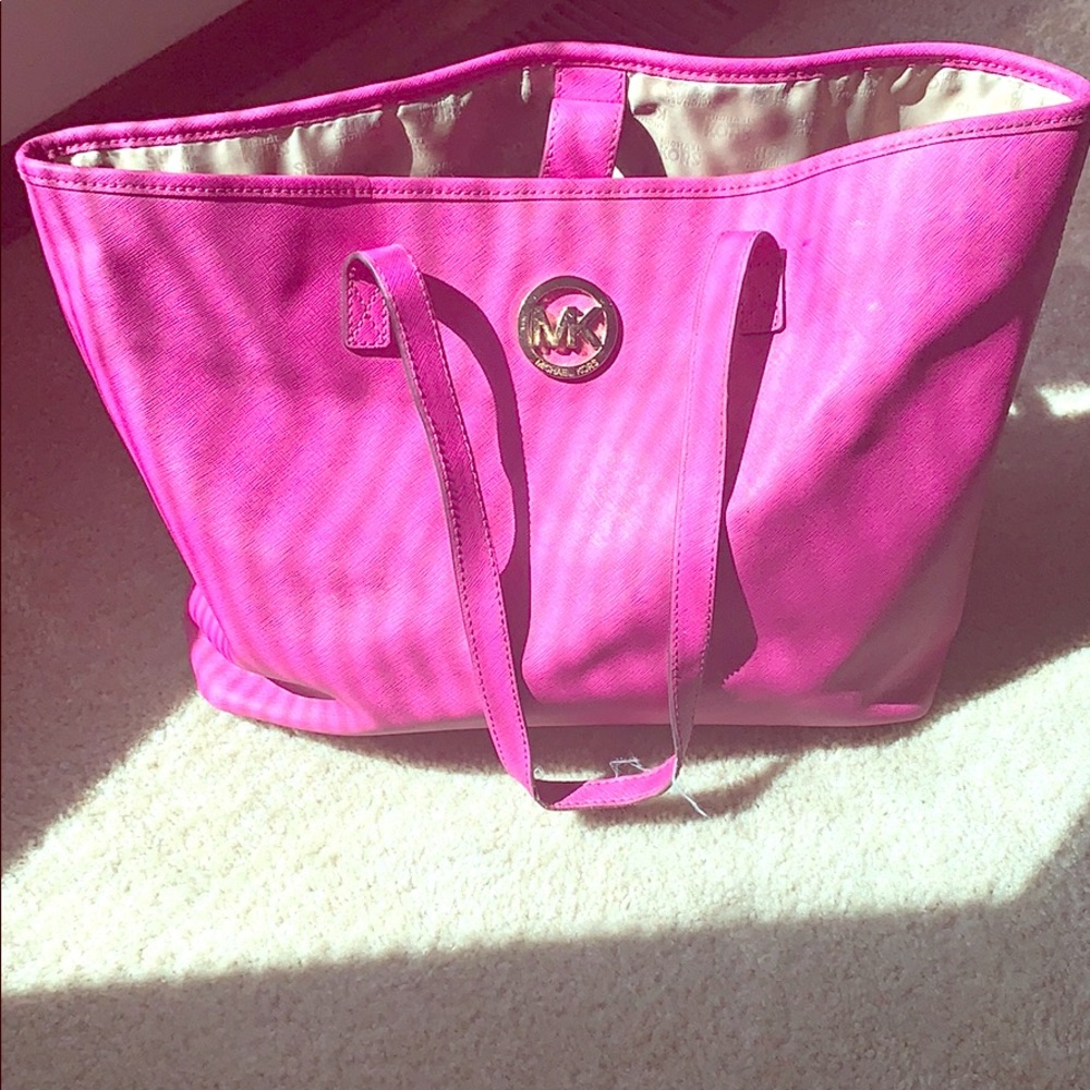 Micheal Kors Fuchsia Tote 👜
